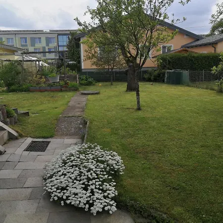 公寓 Doppelhaushaelfte Mit Garten
