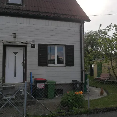 Doppelhaushaelfte Mit Garten 公寓 *