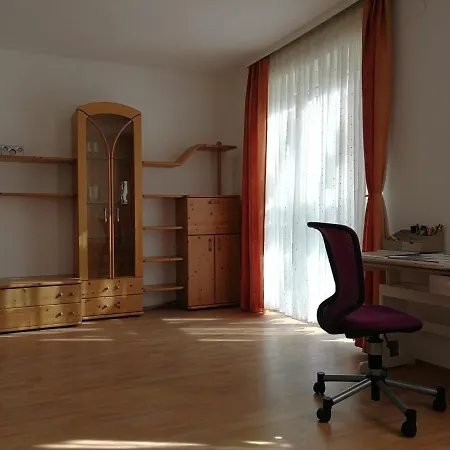 Doppelhaushaelfte Mit Garten לינץ