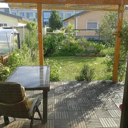 公寓 Doppelhaushaelfte Mit Garten *