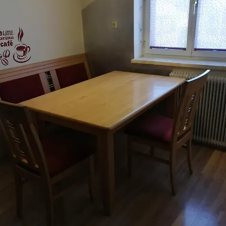 Doppelhaushaelfte Mit Garten