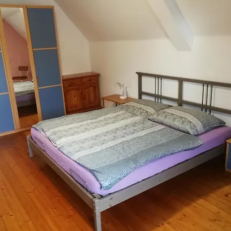 Doppelhaushaelfte Mit Garten Apartament