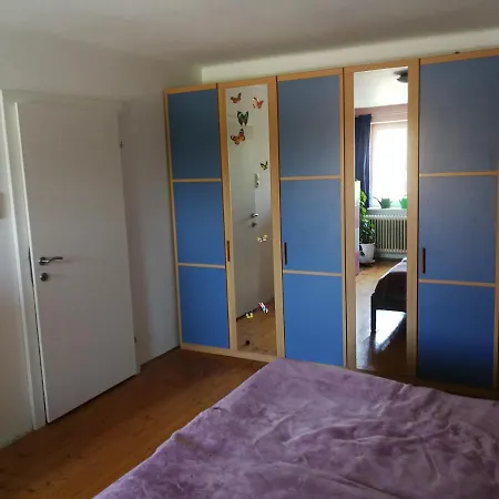 Doppelhaushaelfte Mit Garten Appartement